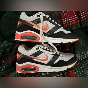 NIKE AIR MAX White Orange Black Women’s Shows Size 7.5